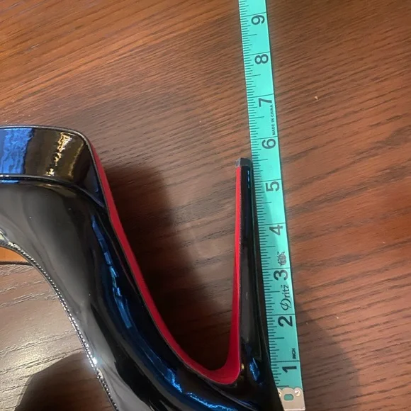 (FITS LIKE A SIZE 9 and 9.5) Christian Louboutin Black only tried on indoors - Picture 7 of 16